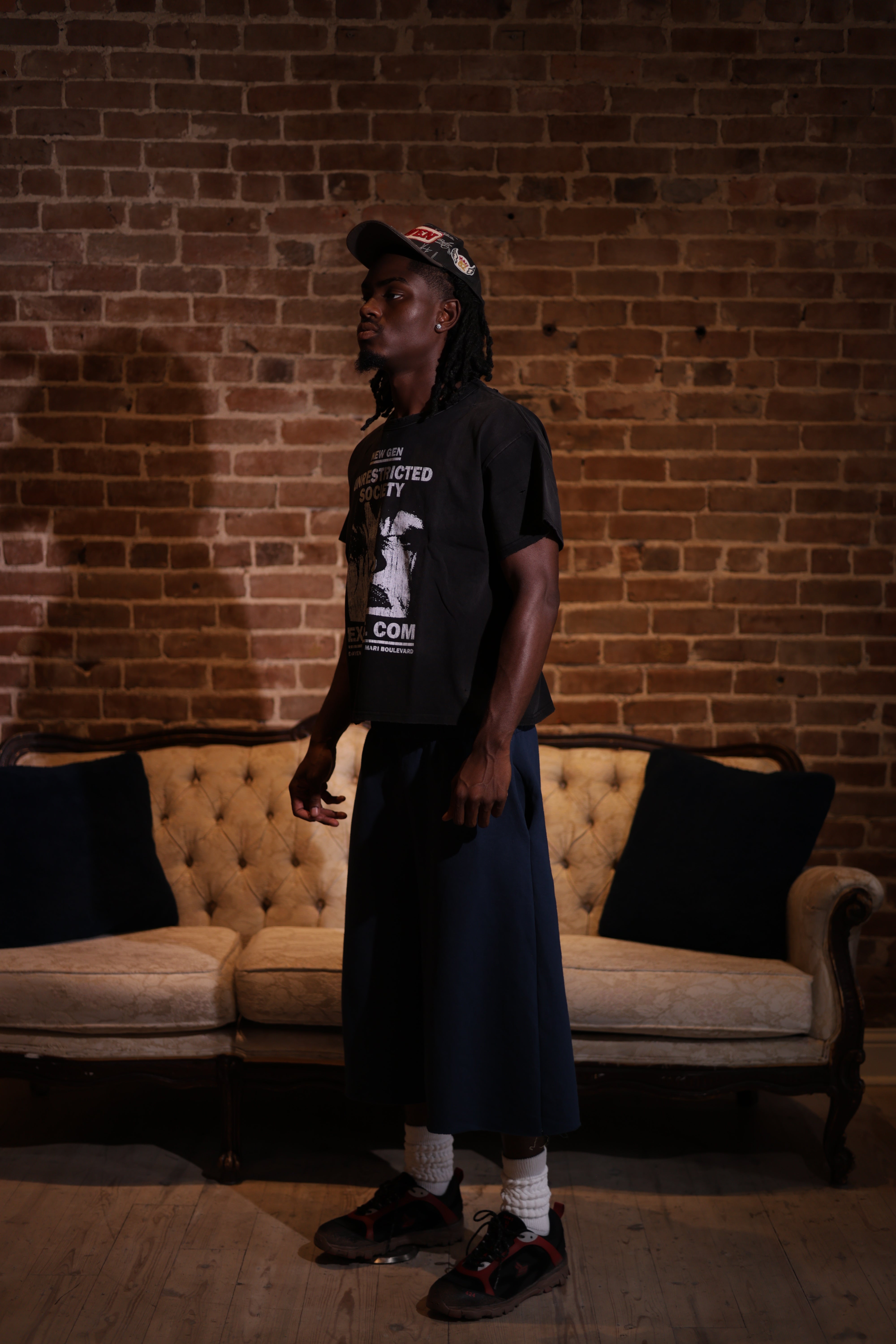 UNRESTRICTED SOCIETY BLACK TEE