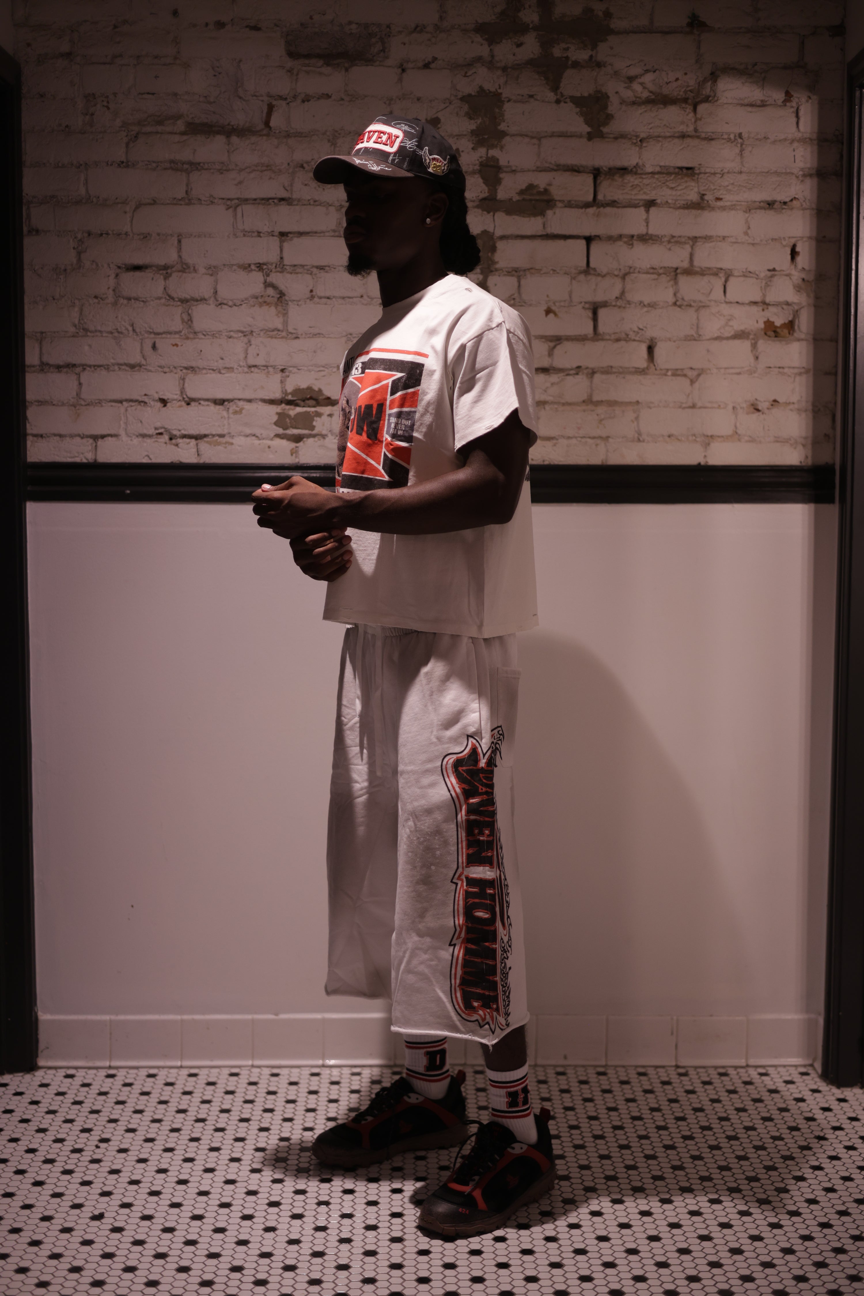 ANTI CONFORMITY TEE