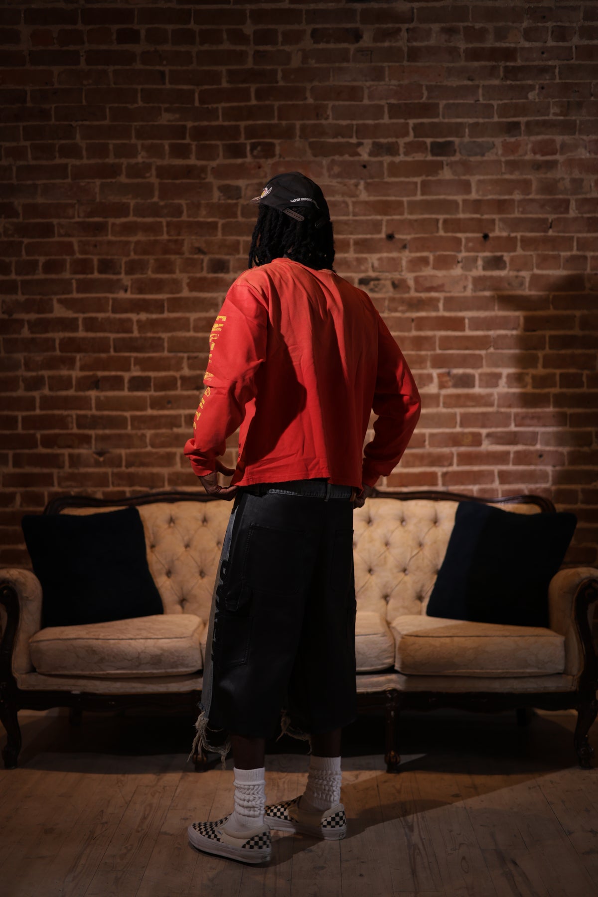 BROKEN REALITY RED LONGSLEEVE