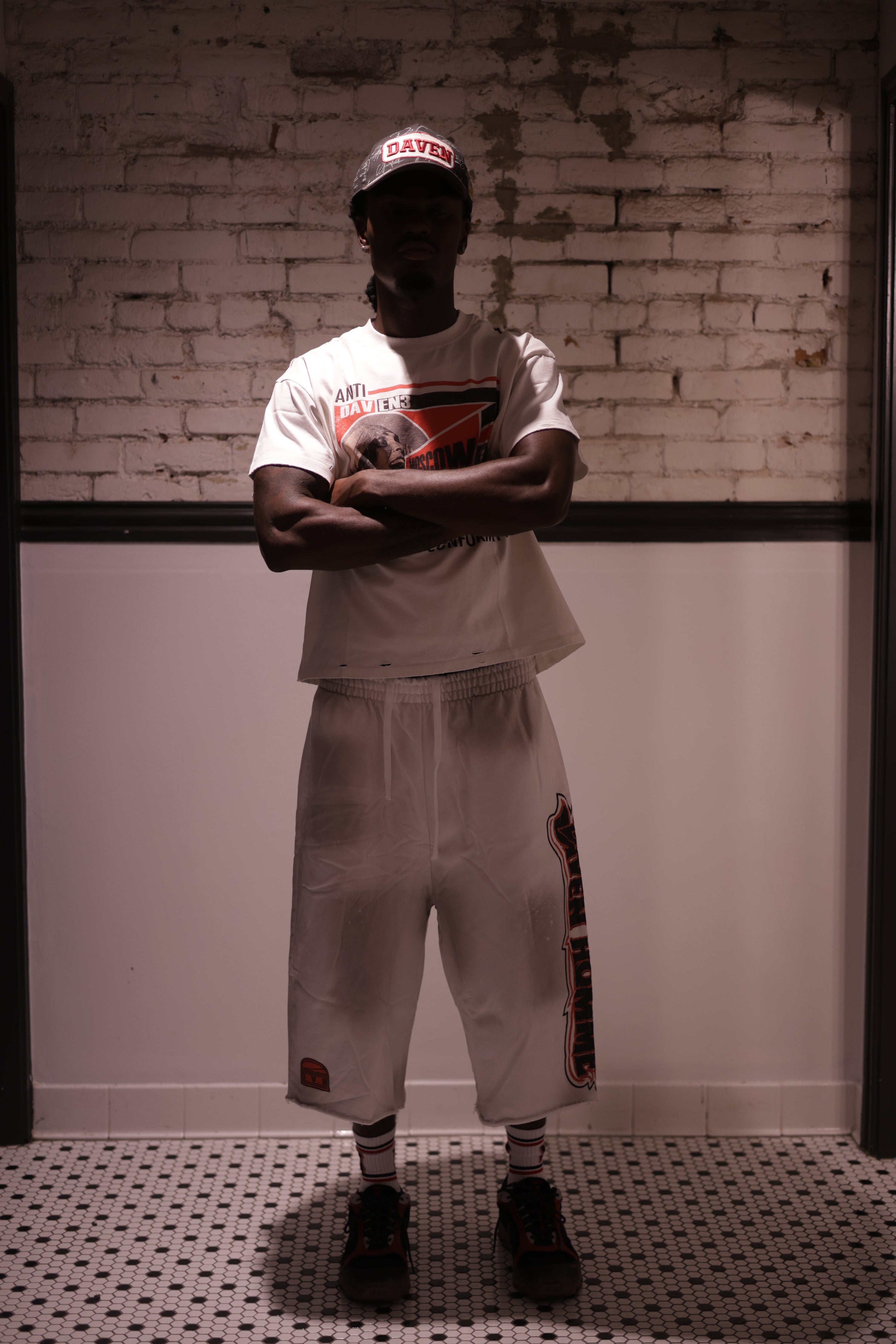 ANTI CONFORMITY TEE
