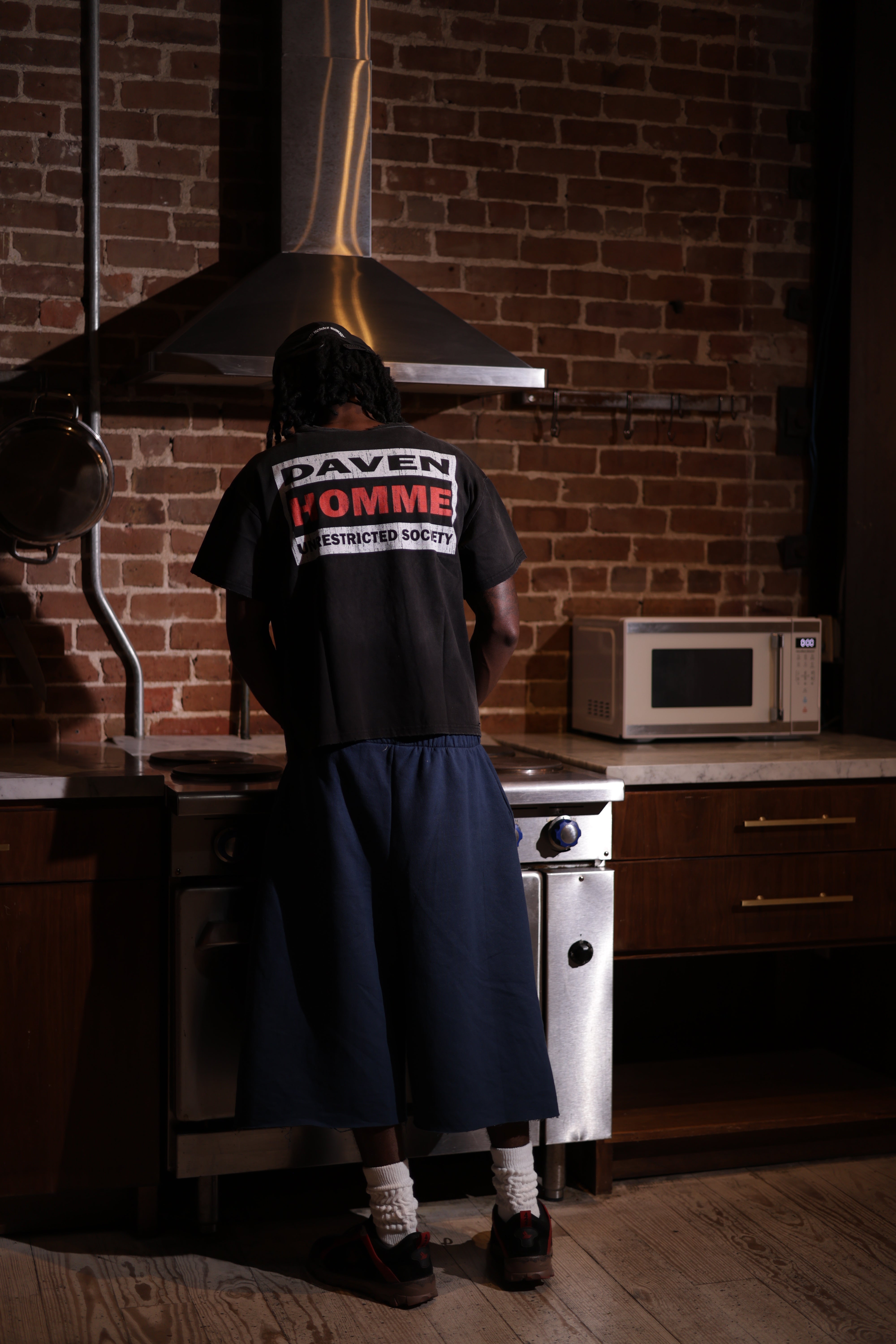 UNRESTRICTED SOCIETY BLACK TEE