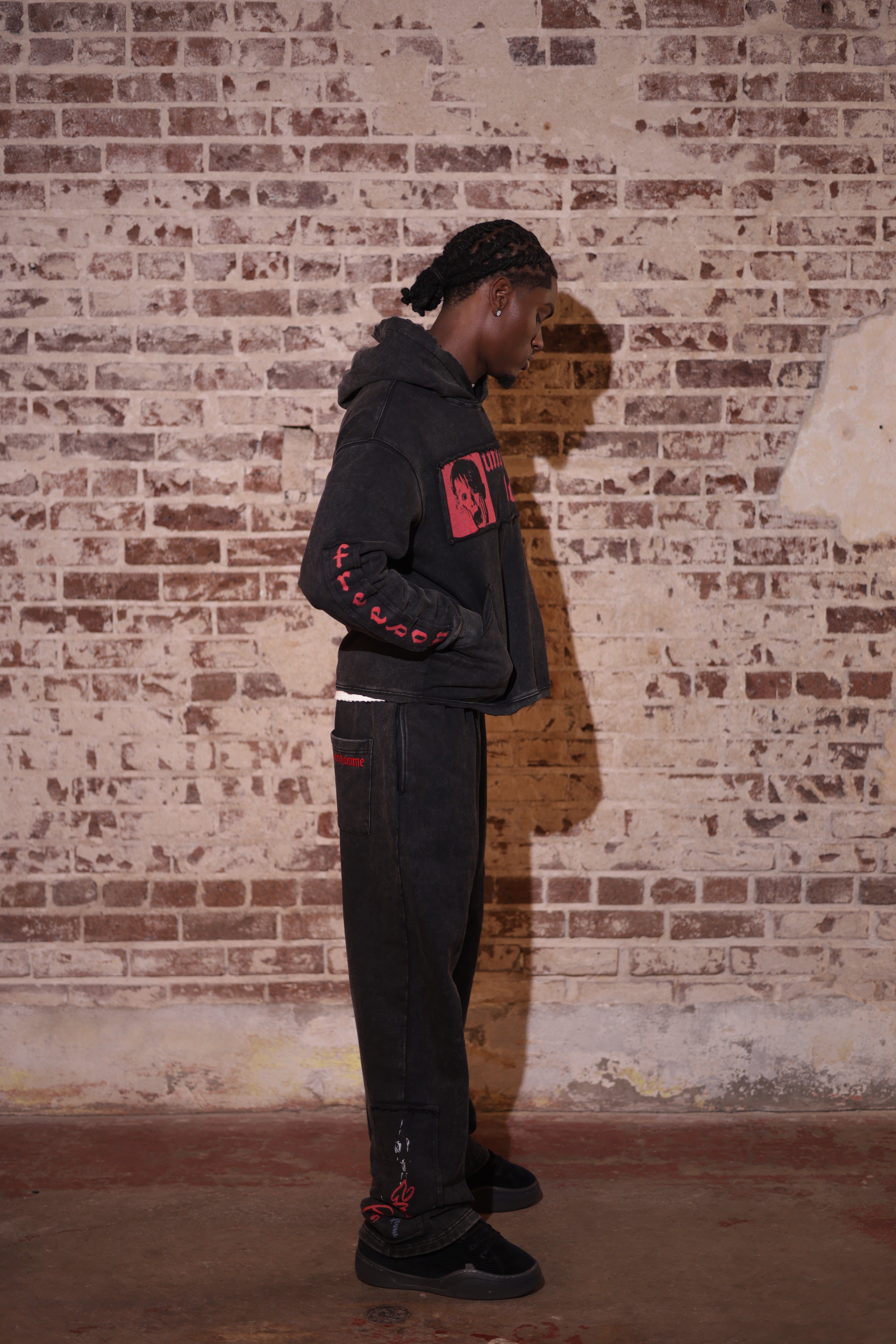 UNCHARTED APPLIQUÉ EMBROIDERED SWEATPANTS