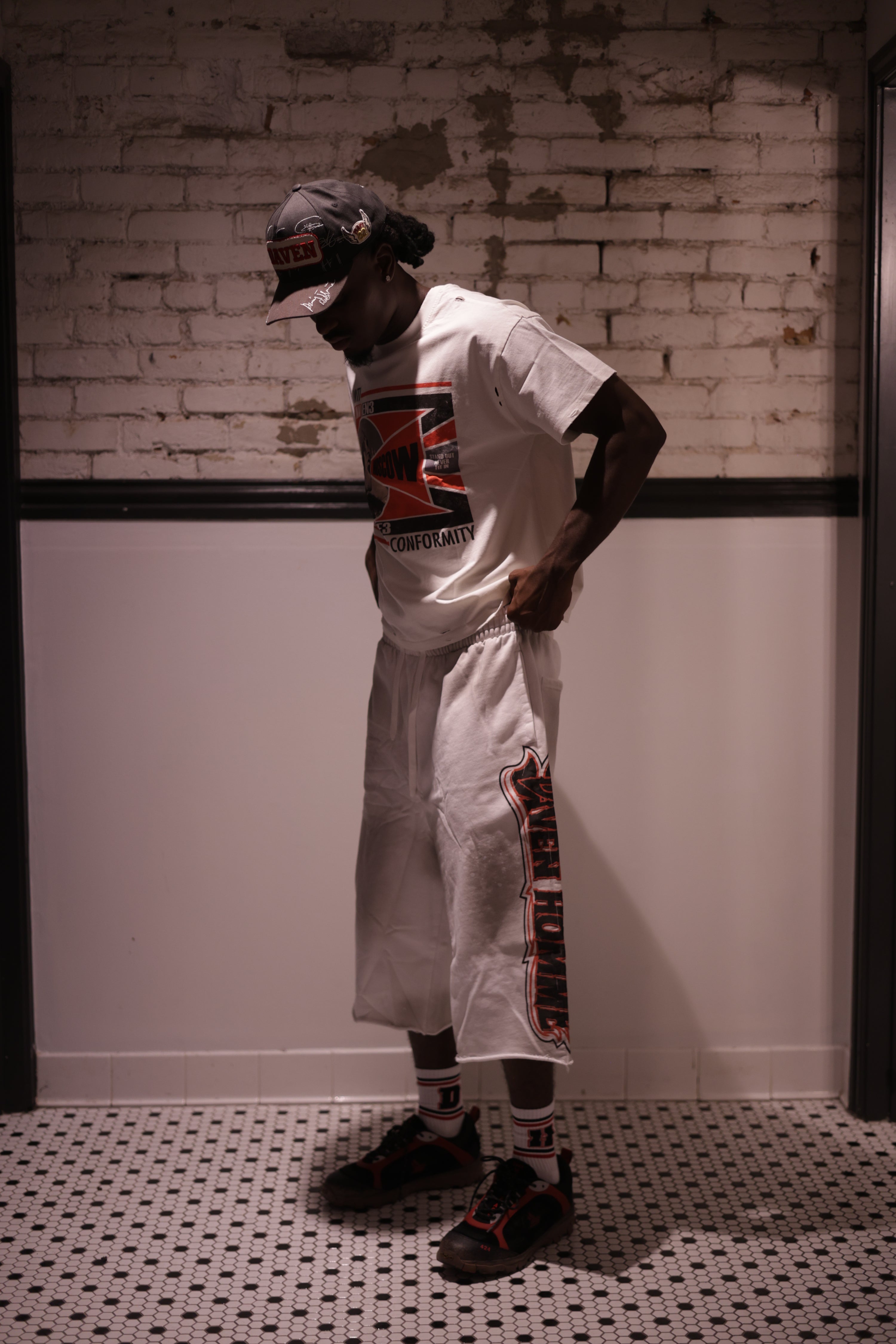 ANTI CONFORMITY TEE