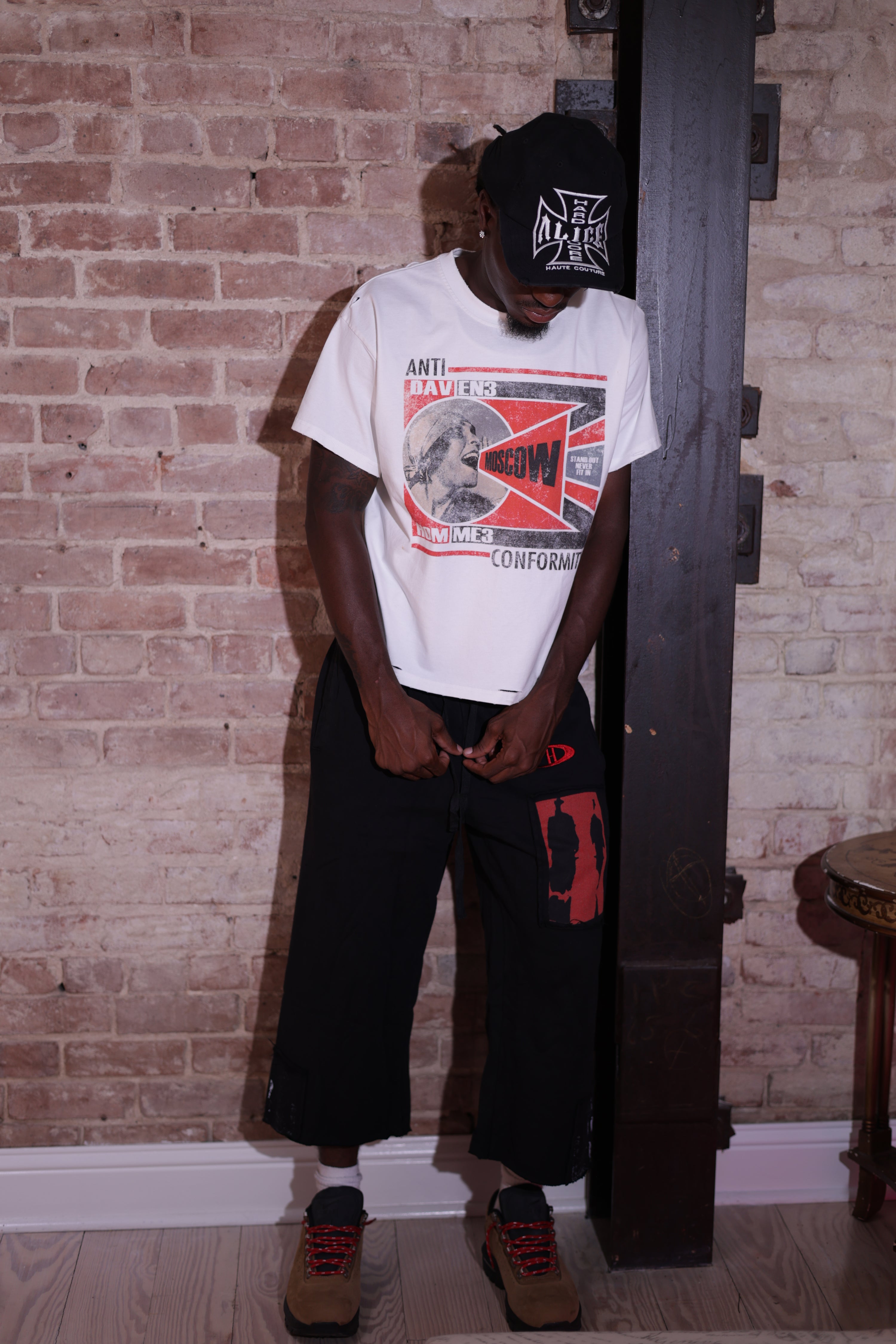 ANTI CONFORMITY TEE