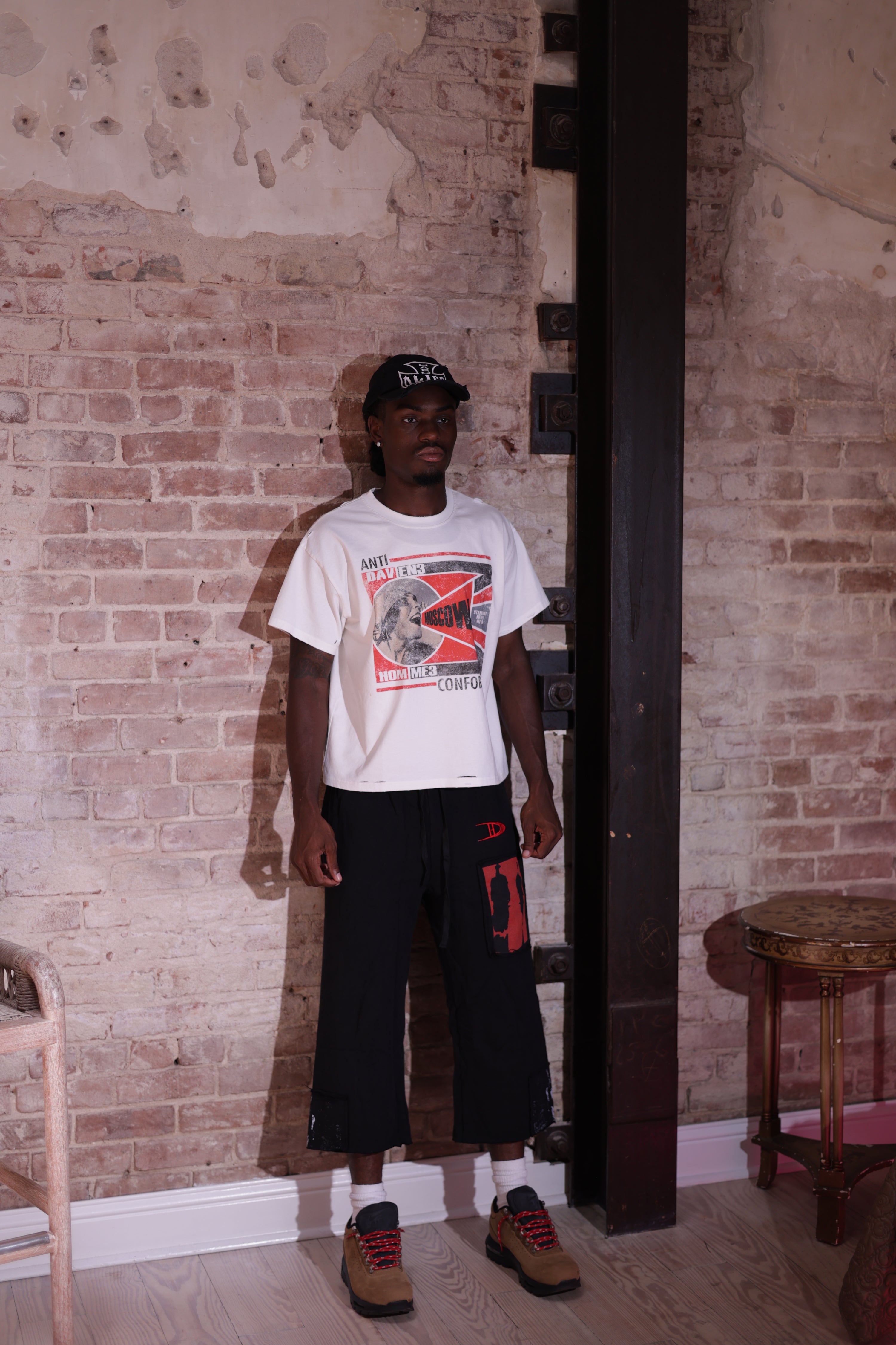 ANTI CONFORMITY TEE