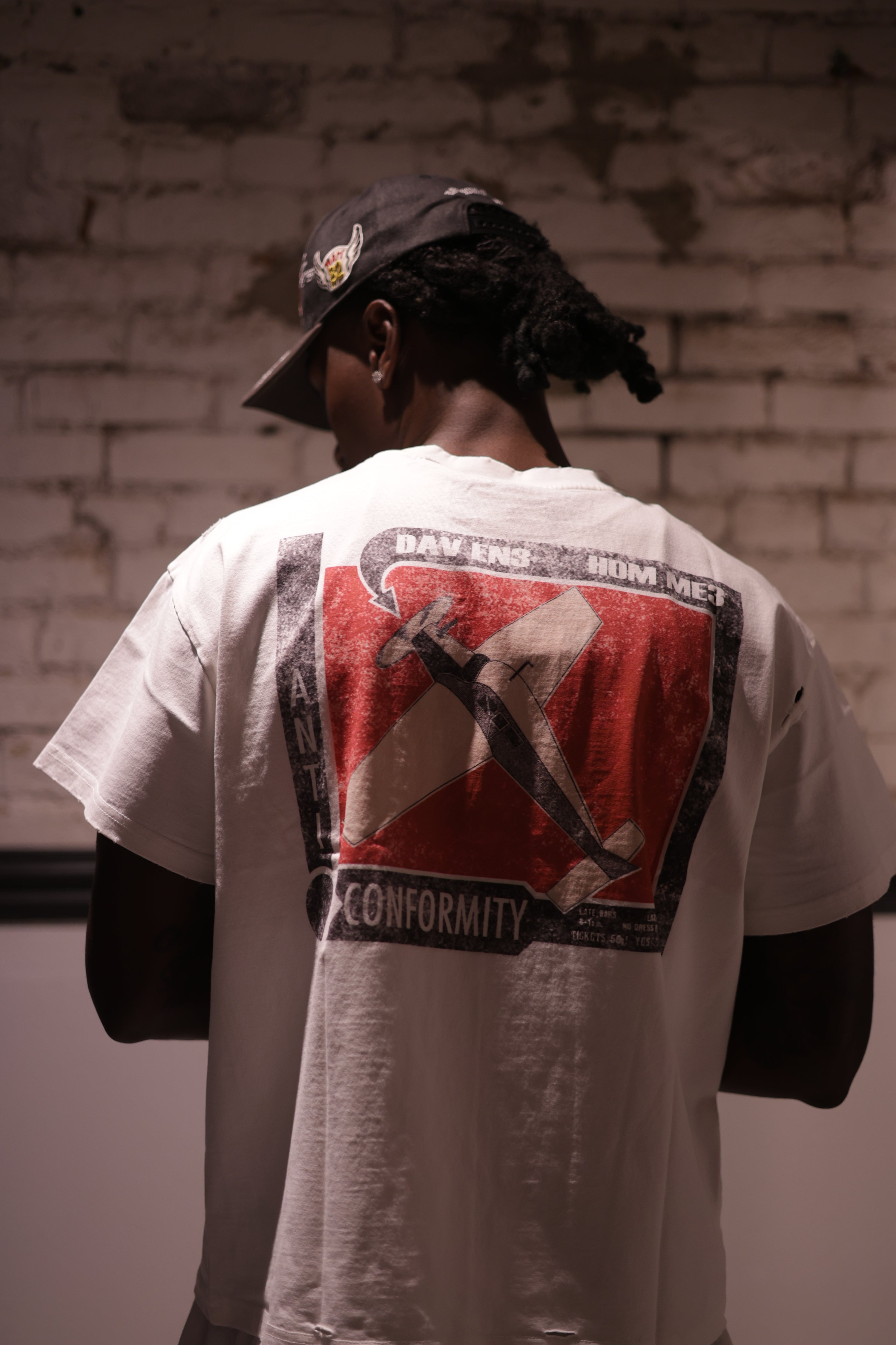 ANTI CONFORMITY TEE