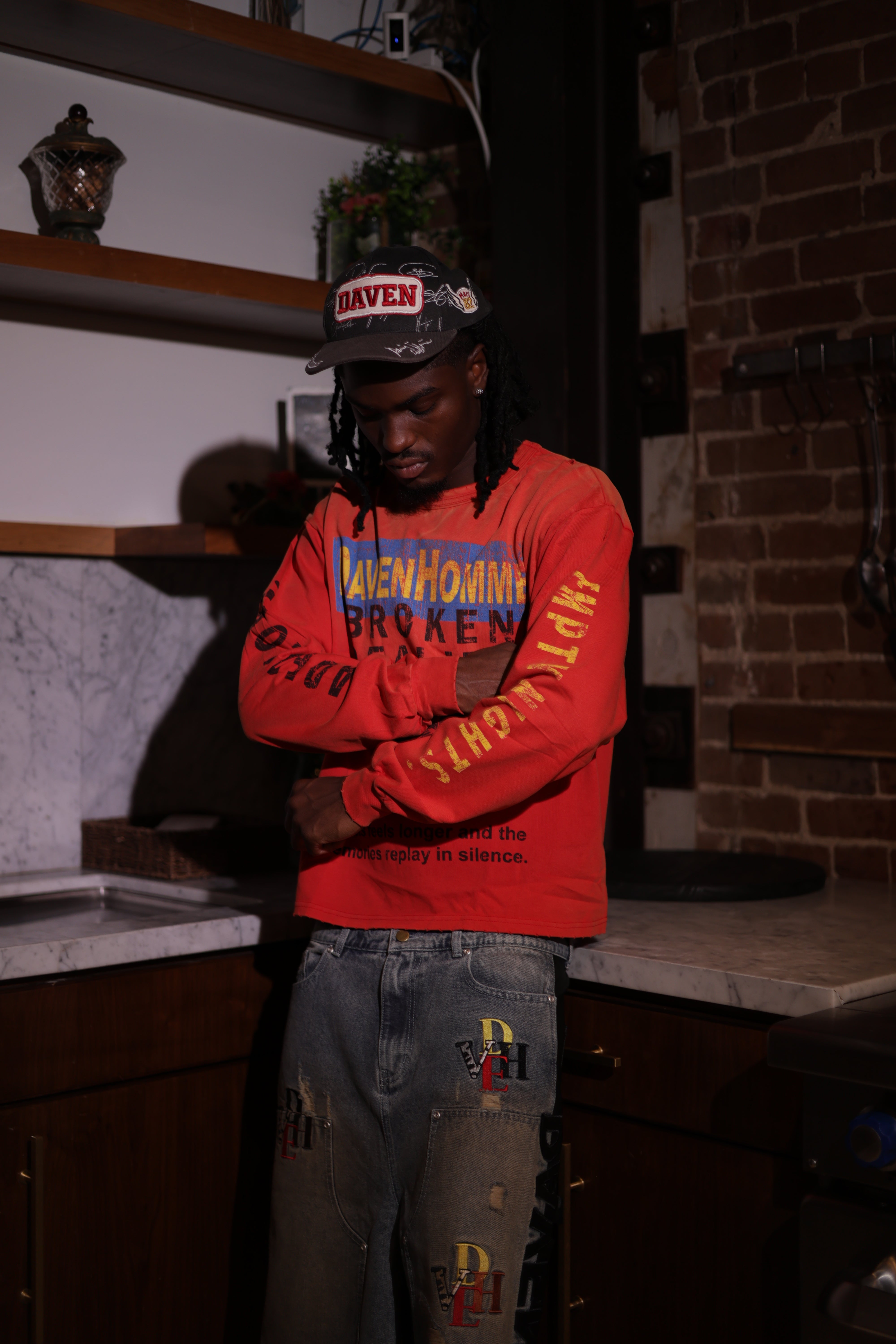 BROKEN REALITY RED LONGSLEEVE