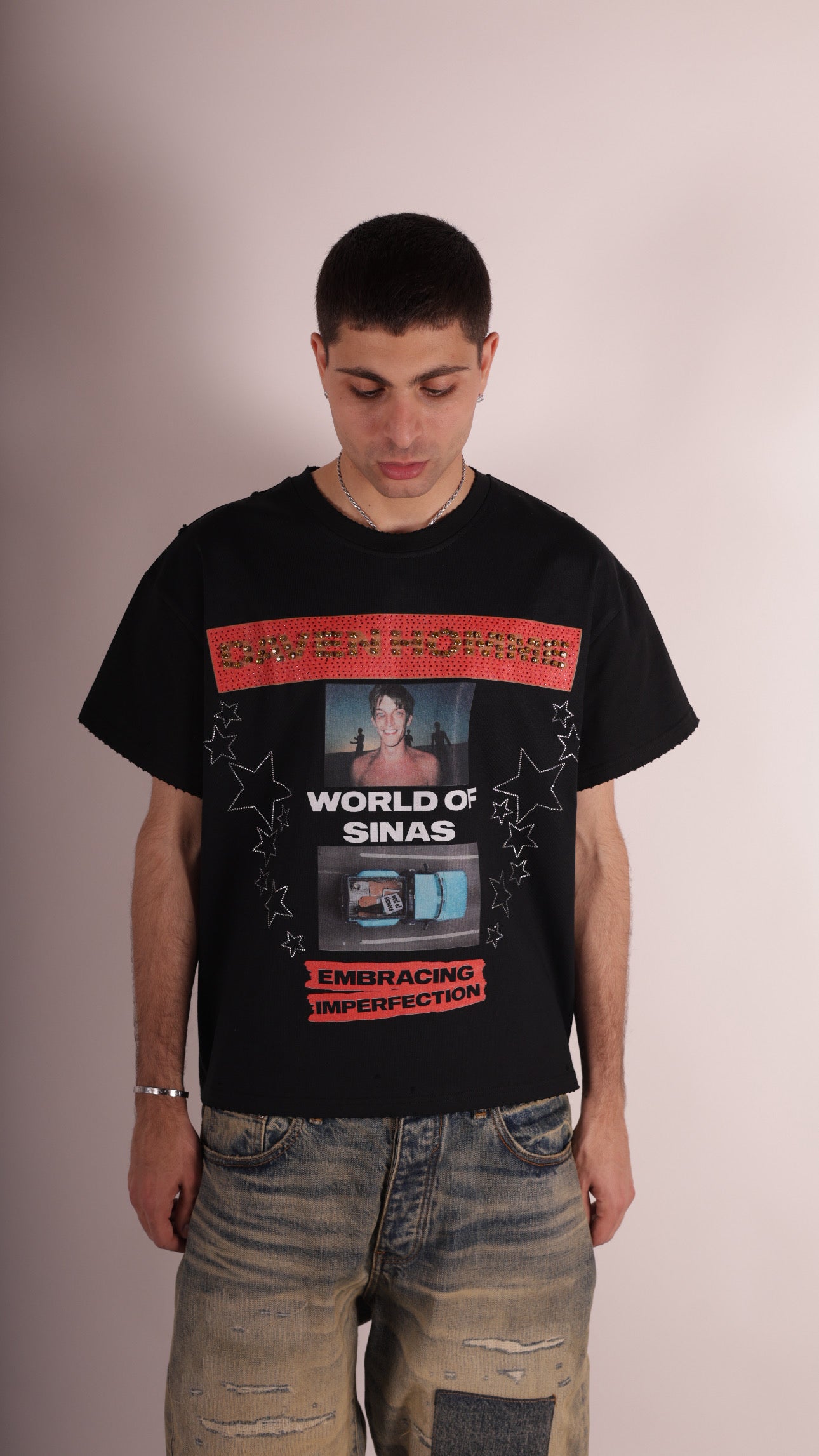 WORLD OF SINAS TEE