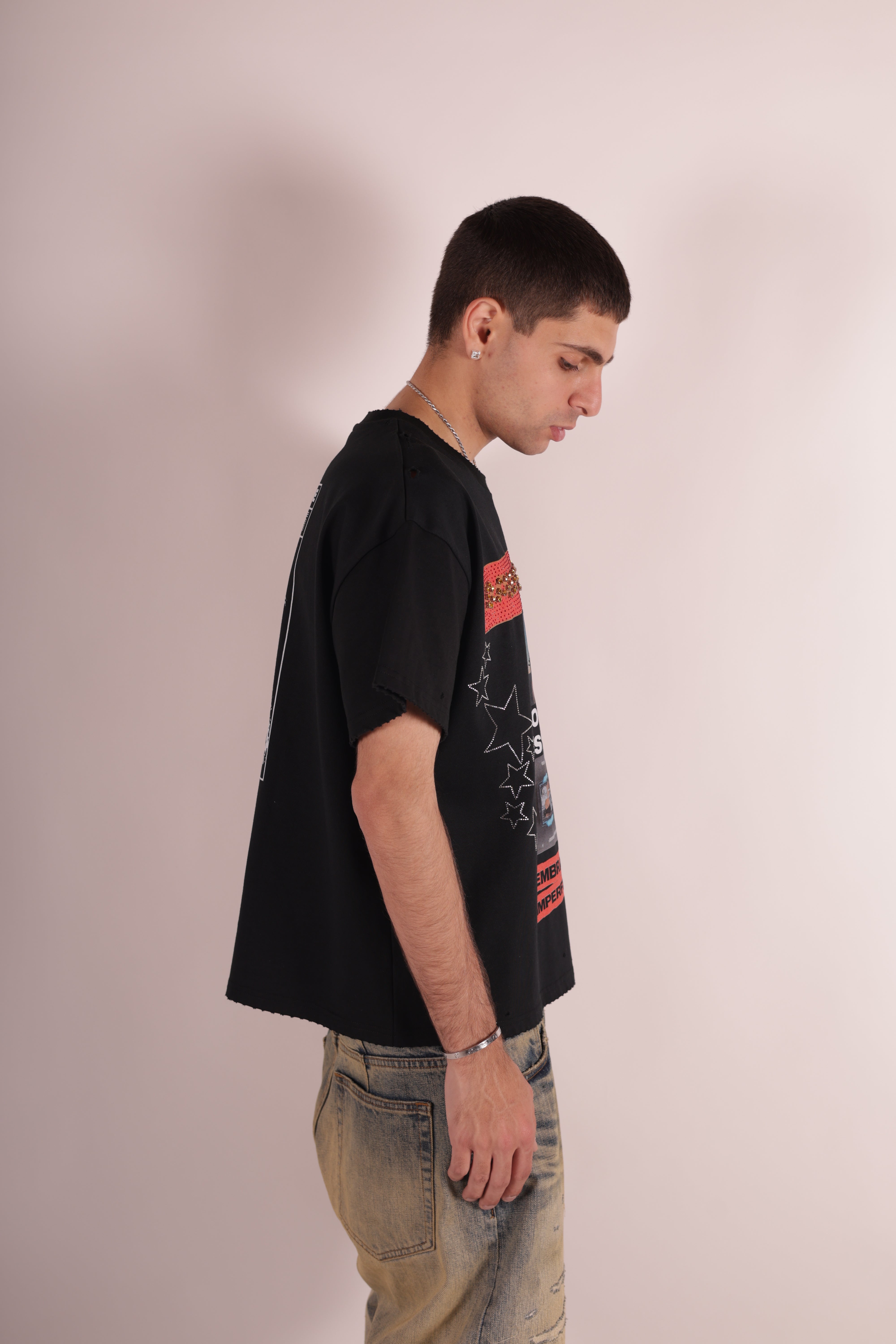 WORLD OF SINAS TEE