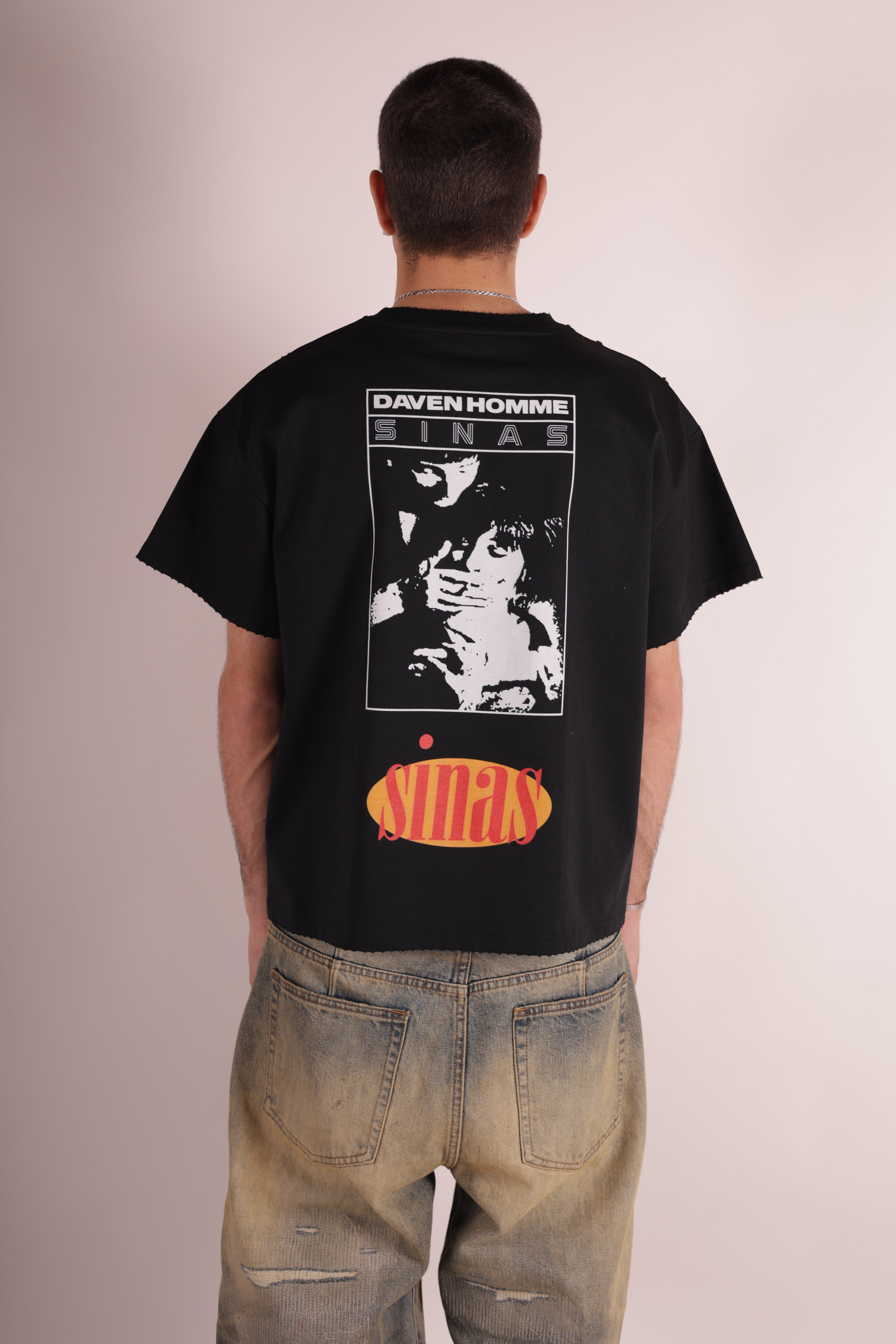 WORLD OF SINAS TEE