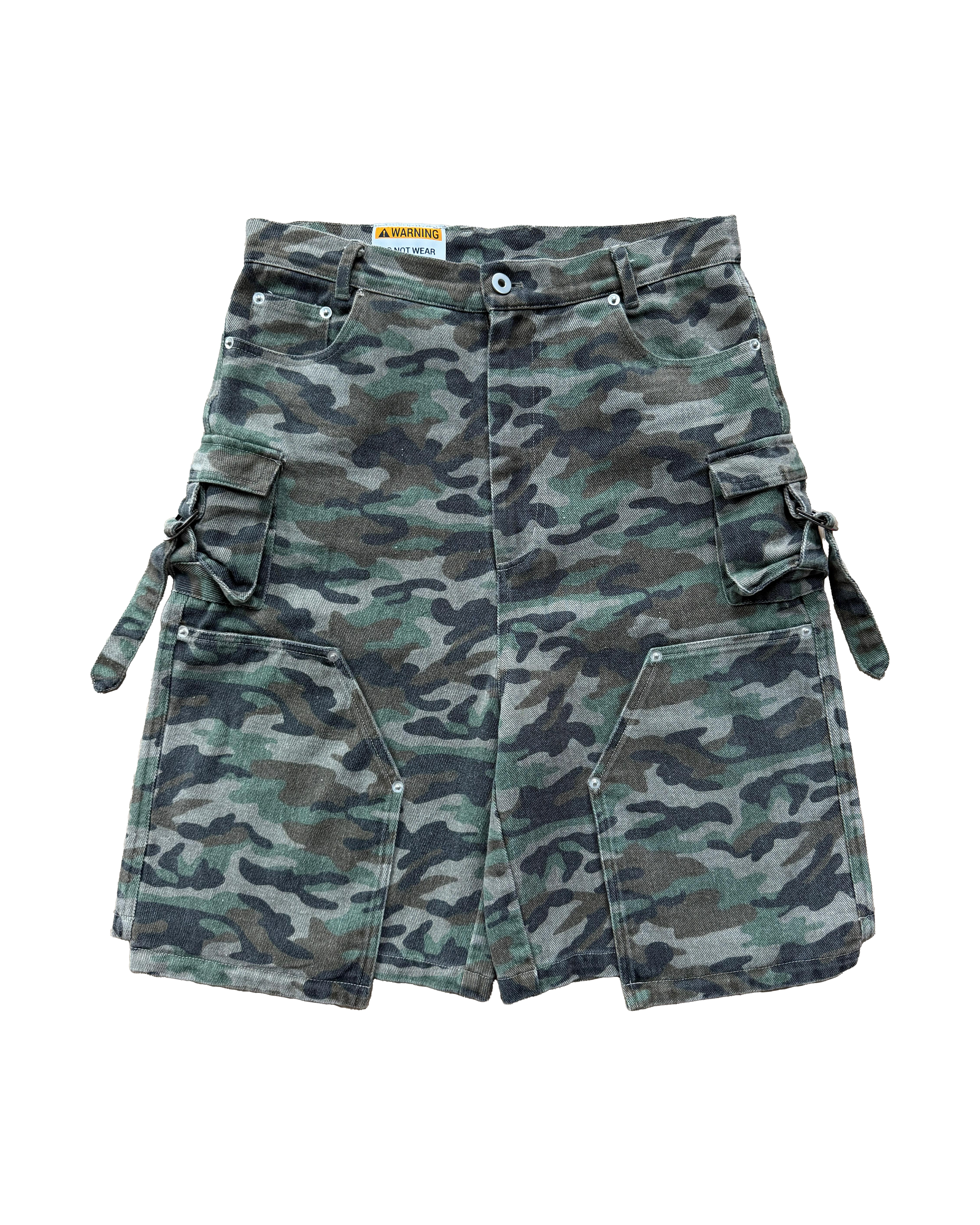DOUBLE KNEEL HELLEN DENIM CAMO SHORTS