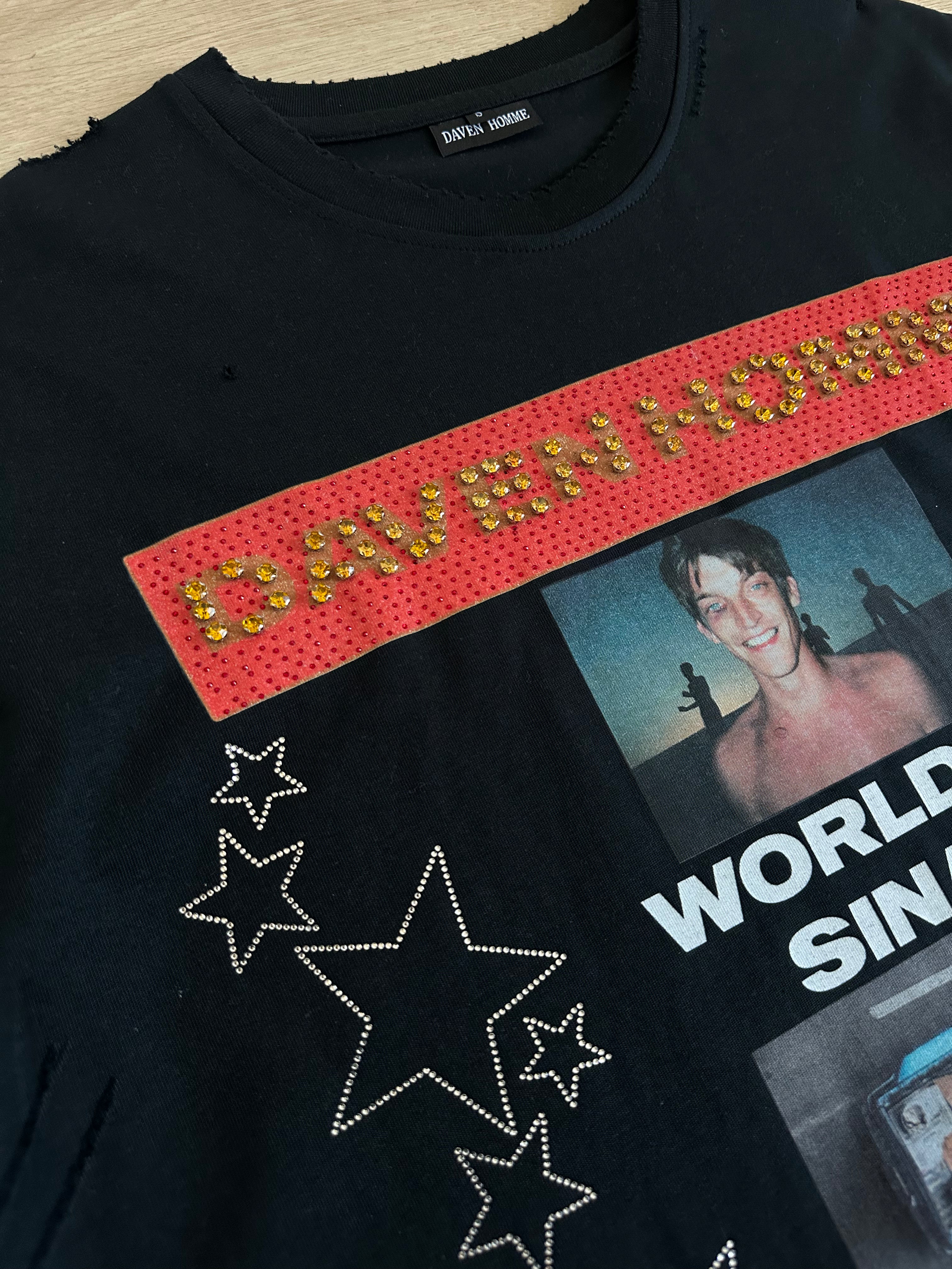 WORLD OF SINAS TEE