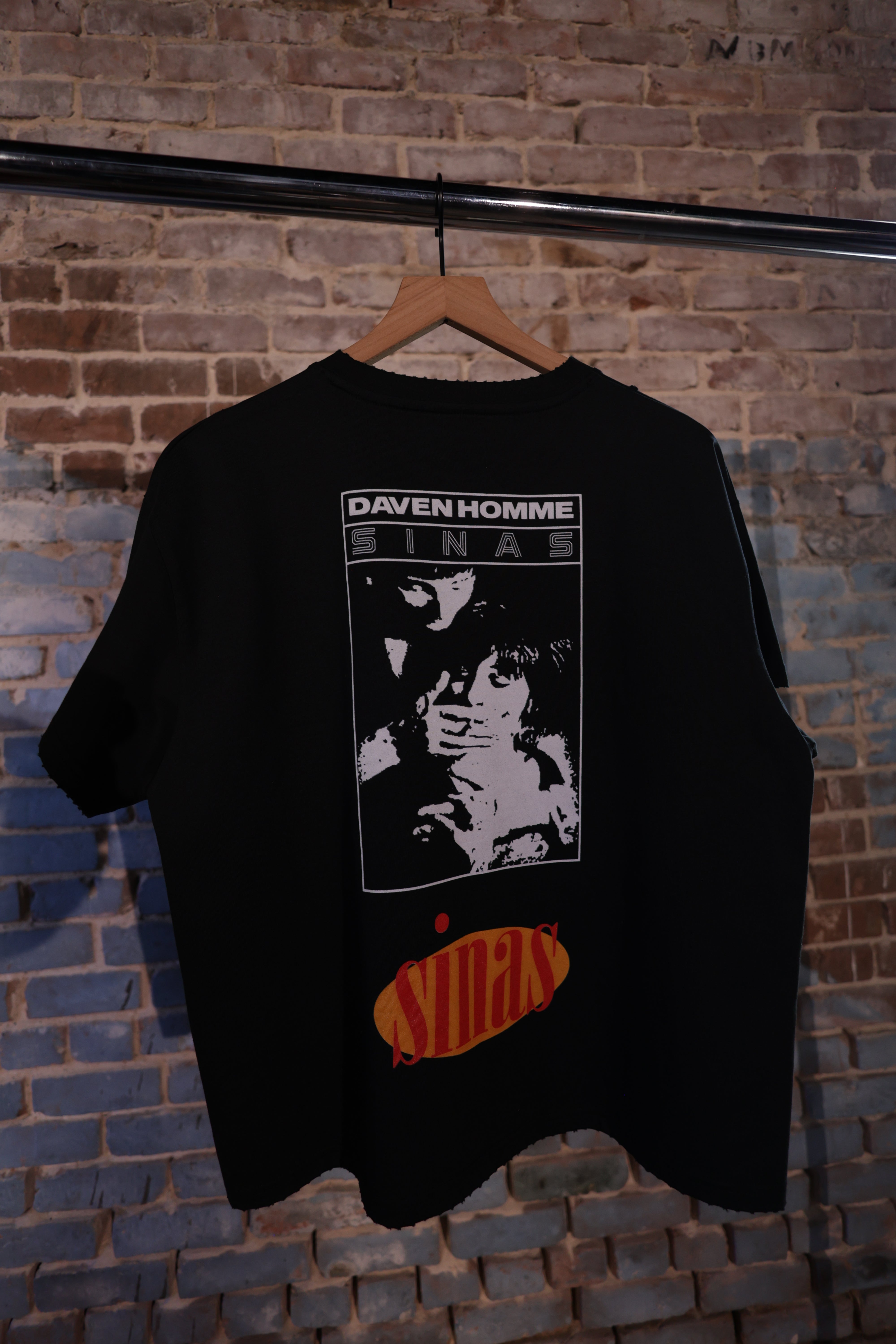 WORLD OF SINAS TEE