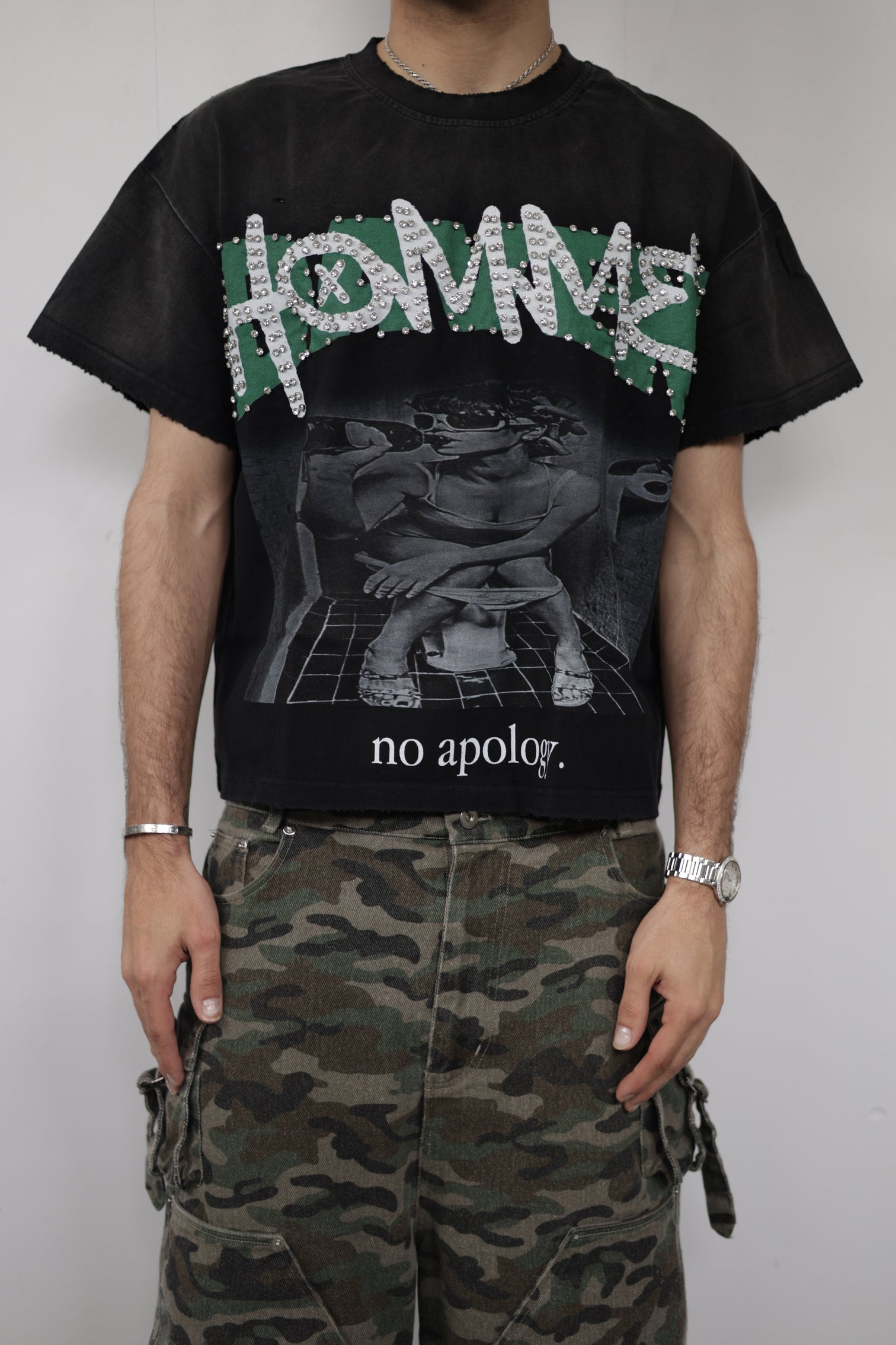 NO APOLOGY TEE