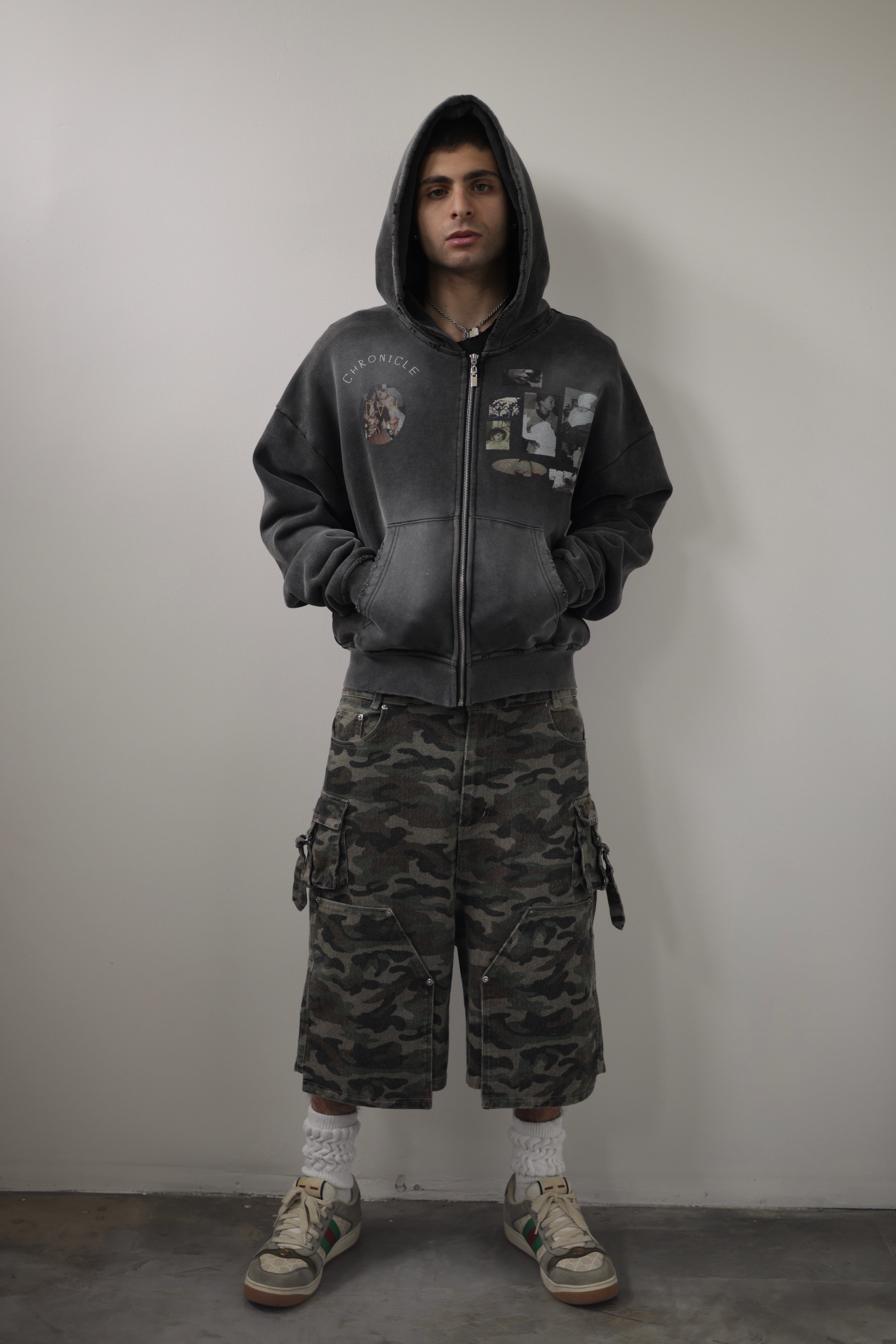 DOUBLE KNEEL HELLEN DENIM CAMO SHORTS