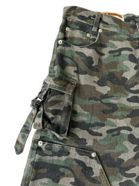DOUBLE KNEEL HELLEN DENIM CAMO SHORTS